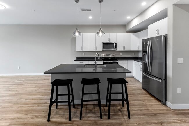999 Main St Unit 205