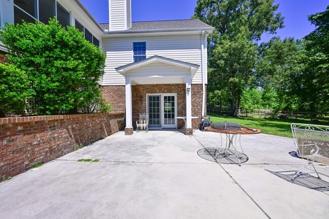 Photo - 237 Riverbend Rd