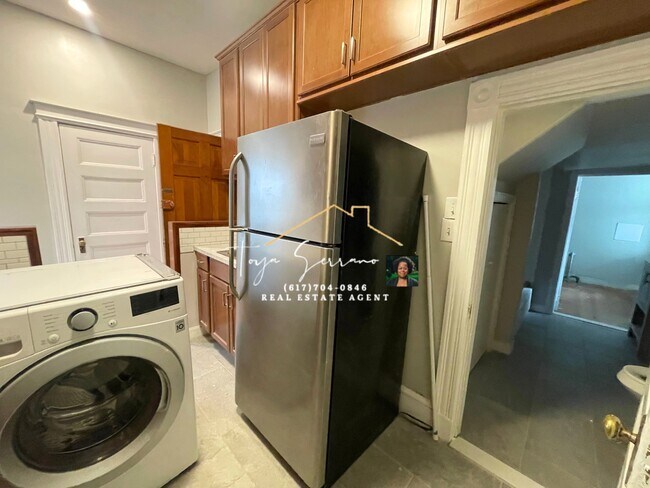 Photo - 62 Charlotte St Unit 1