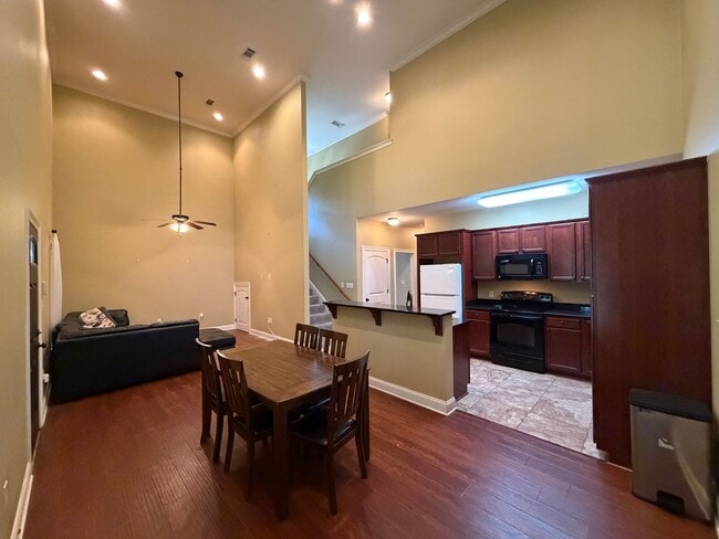 3705 Azalea Dr
