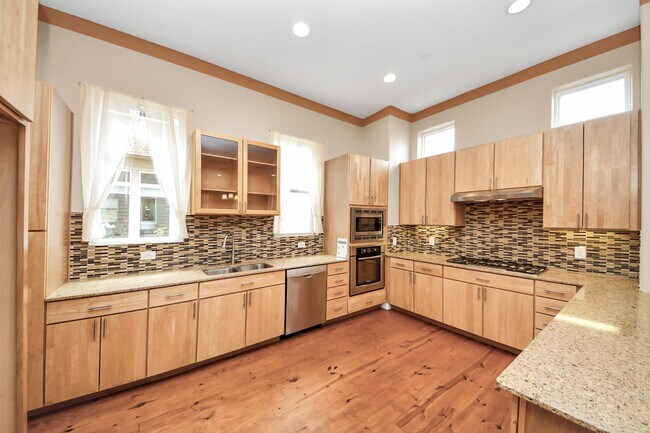 Photo - 1807 W Webster St