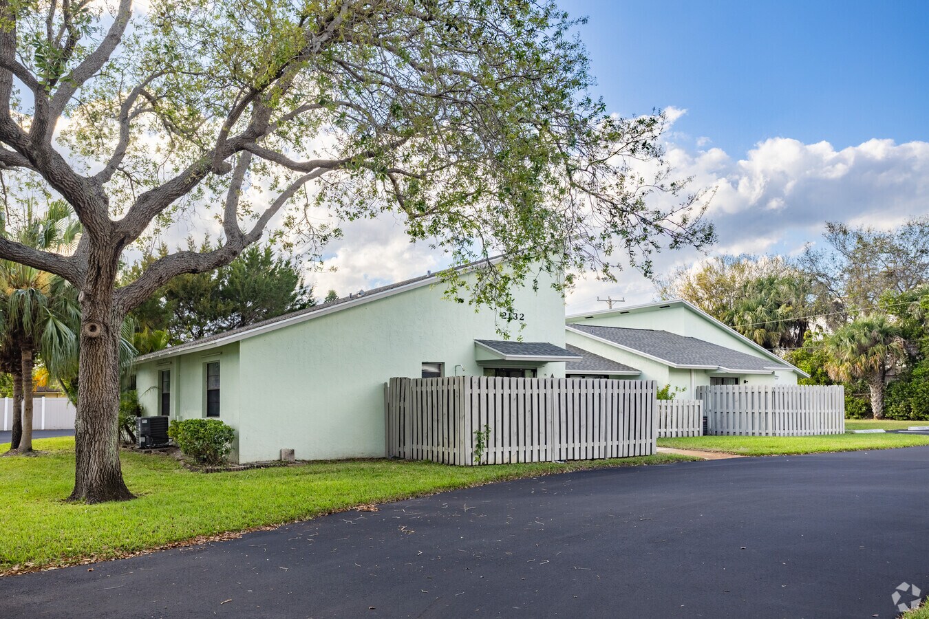 Jupiter Lakes Villas - Jupiter Lakes Villas