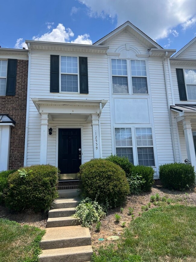 Building Photo - 2 Bedroom Townhome