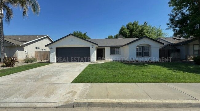 Building Photo - Home Sweet Home in Hanford! Available Now!