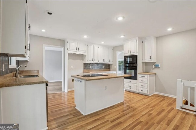 Photo - 270 St Simons Cove