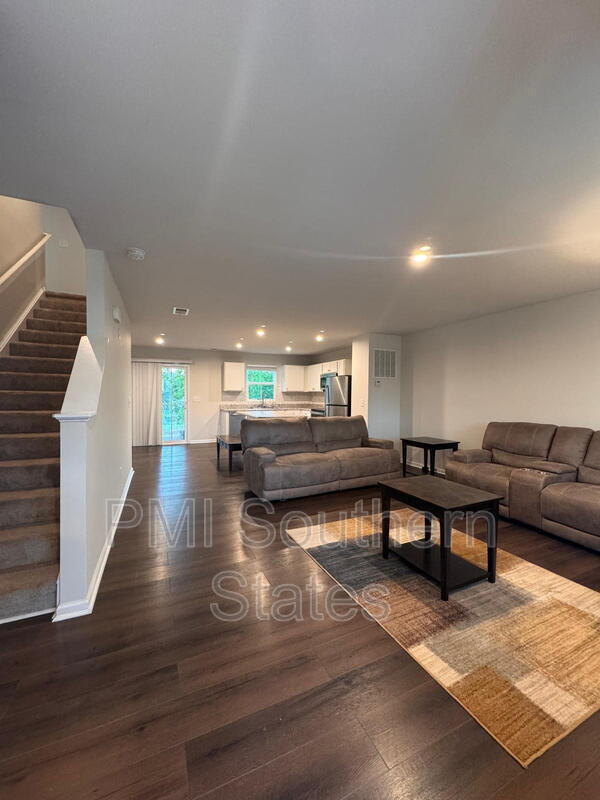 Photo - 358 Hobson Wy