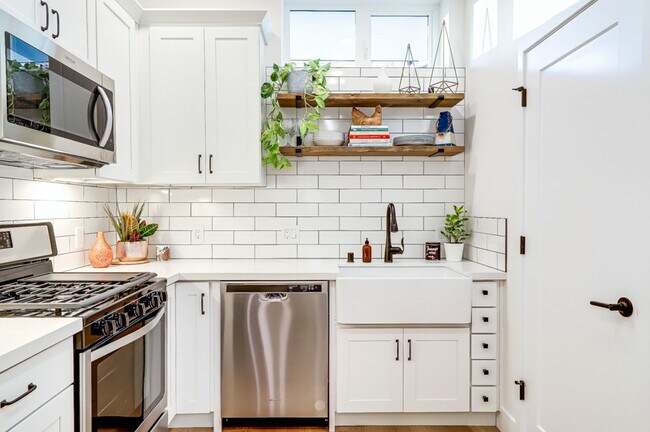 Photo - West Seattle Townhome w/ Rooftop Deck, Par...