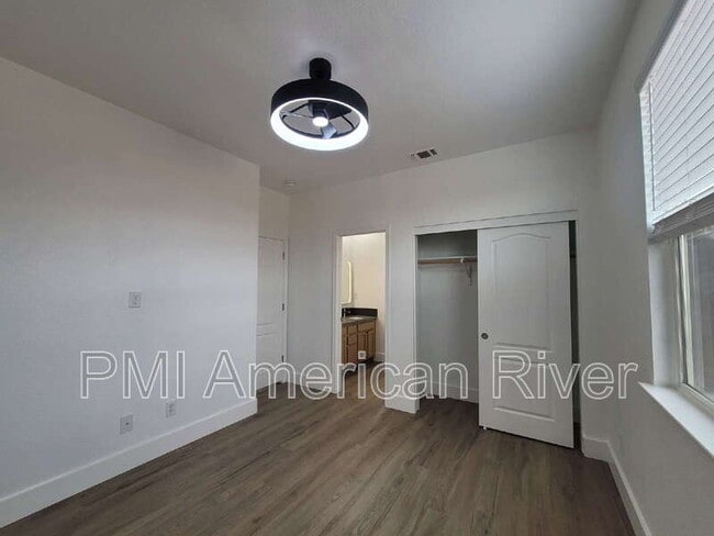 Photo - 4265 Thalia Way