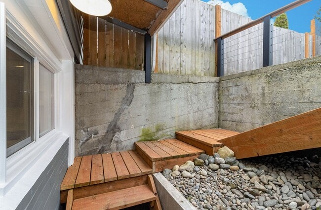 Photo - Stylish in Snohomish Unidad Lower