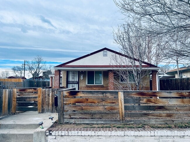 Building Photo - Cute & Cozy Two Bedroom in Westwood!