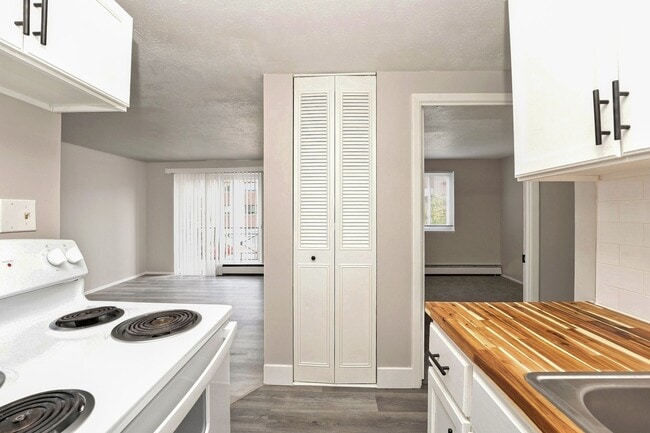 Photo - Valley Point Apartments