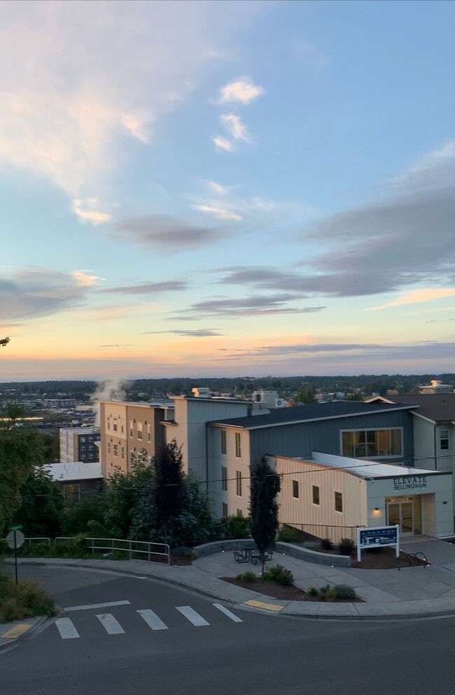 Building Photo - 828 N Garden St Unit #201