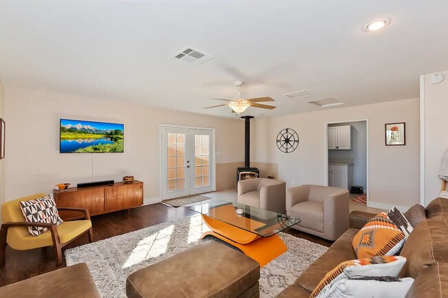 Photo - 58327 Bonanza Dr