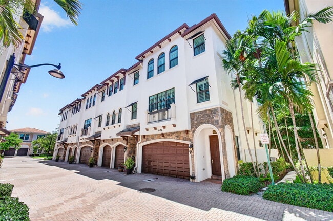Photo - 622 Windward Cir S
