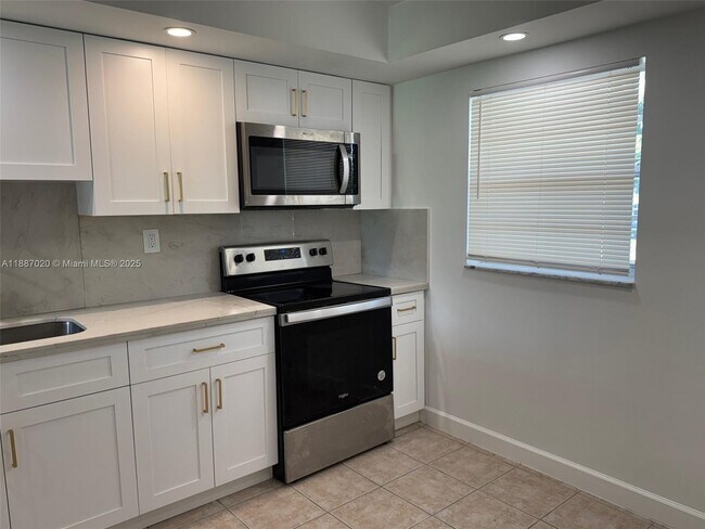 Photo - 5100 SW 90th Ave Unidad 203 Rental
