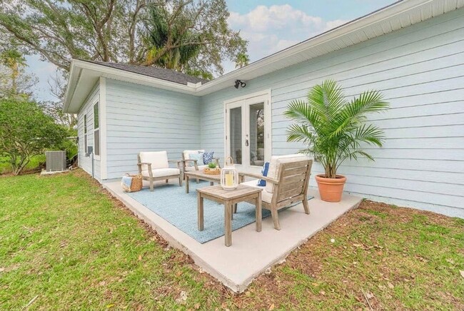 679 Coral Cir