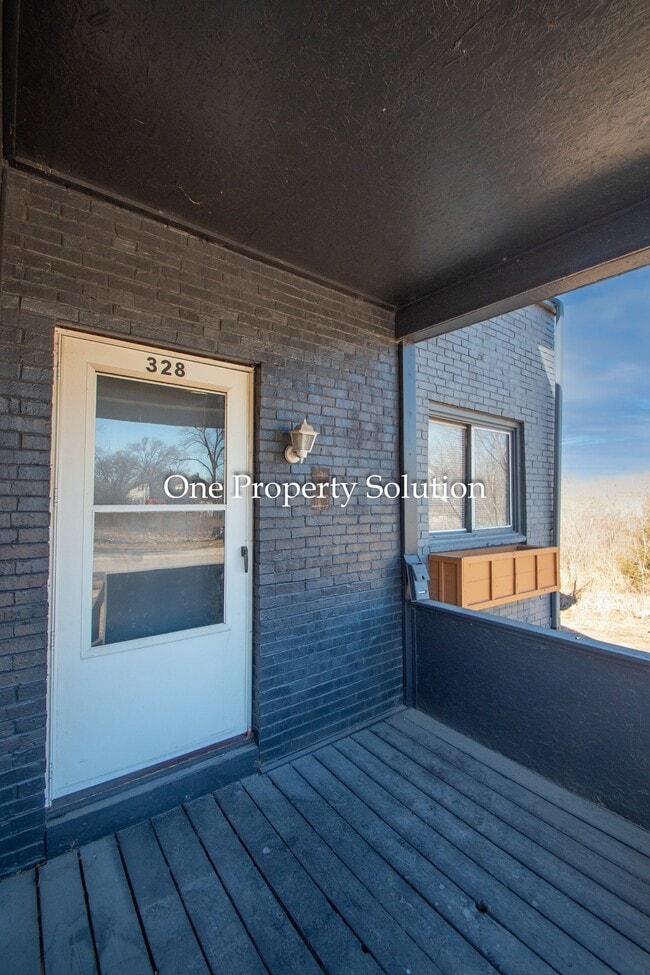 Photo - 328 Bridge St