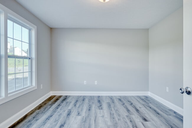 Photo - 220 Twisted Oak Dr NW