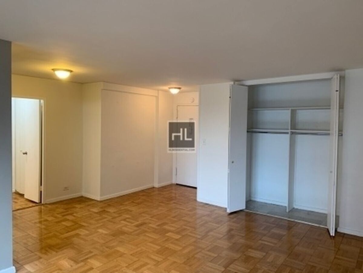 Photo - 5 AVENUE Unit 16L