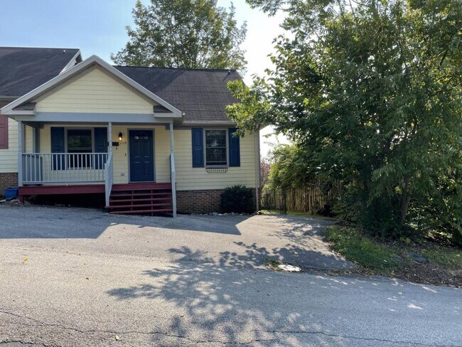 Photo - 203 Correll Ln