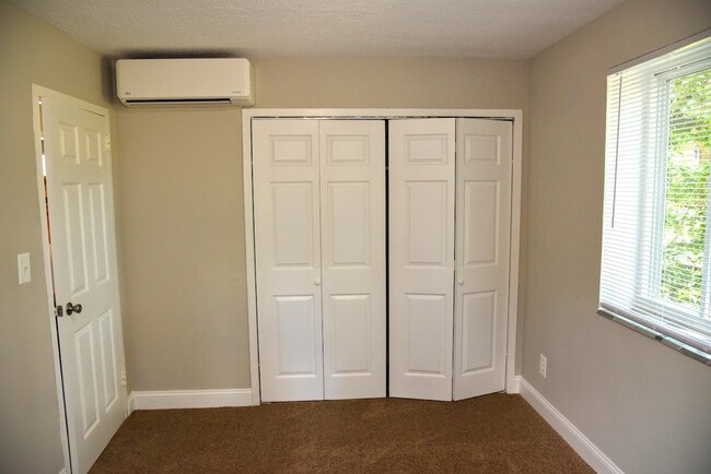 Hillwood Manor Apartments