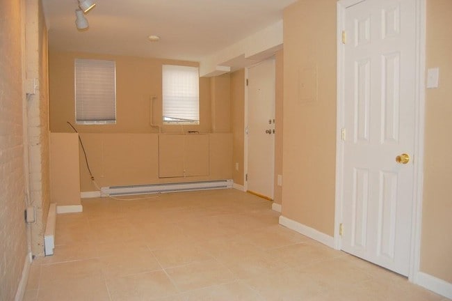 Building Photo - 320 Jefferson St Unit GRF Rental