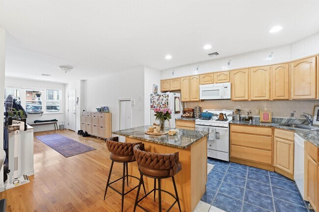 Photo - 62 Monroe St Unidad 1