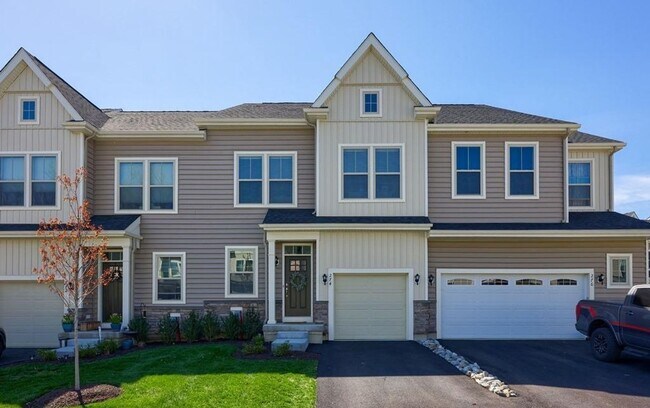 Luxurious 3-Bedroom Townhome with Finished... - Luxurious 3-Bedroom Townhome with Finished...