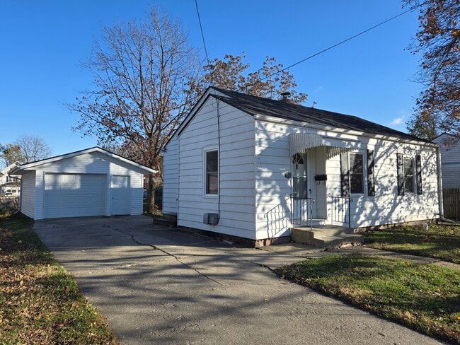 Photo - 1016 W 5th St S