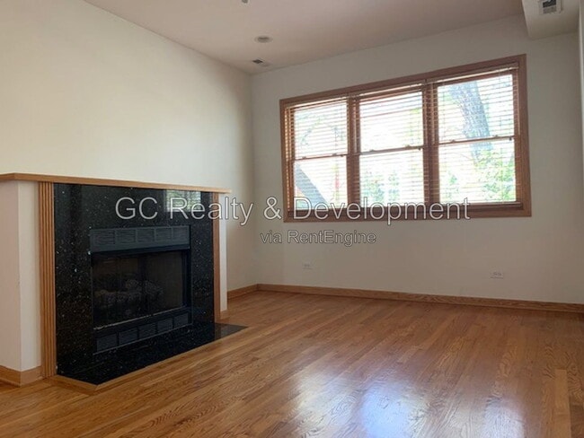 Photo - 1505 N Maplewood Ave Unit 2