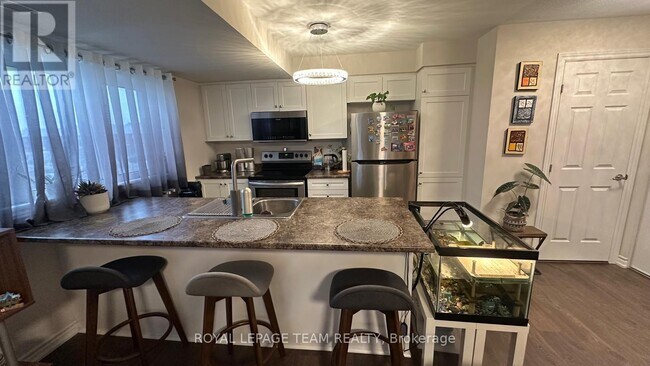 Photo - 267 Zenith Private