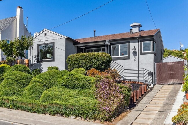 Photo - Contemporary Hillside Living