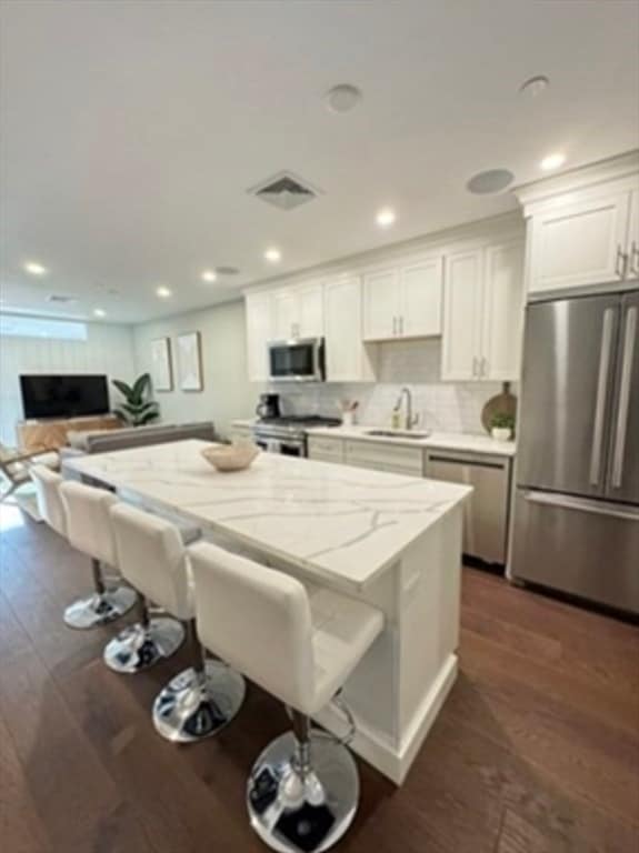 Building Photo - 480 W Broadway Unit 6