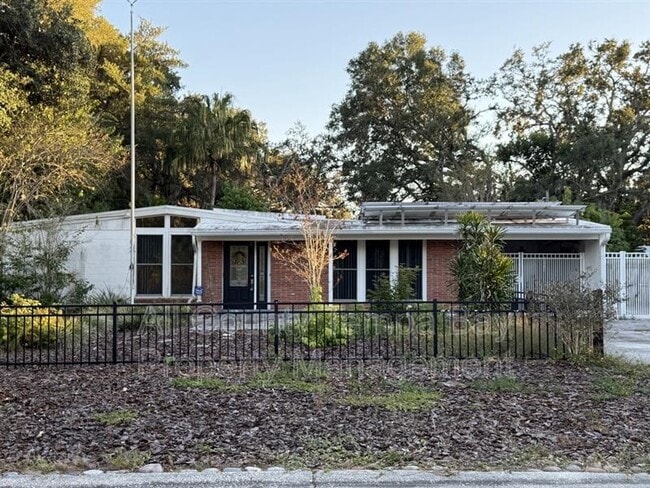 Building Photo - 213 Linda Ave