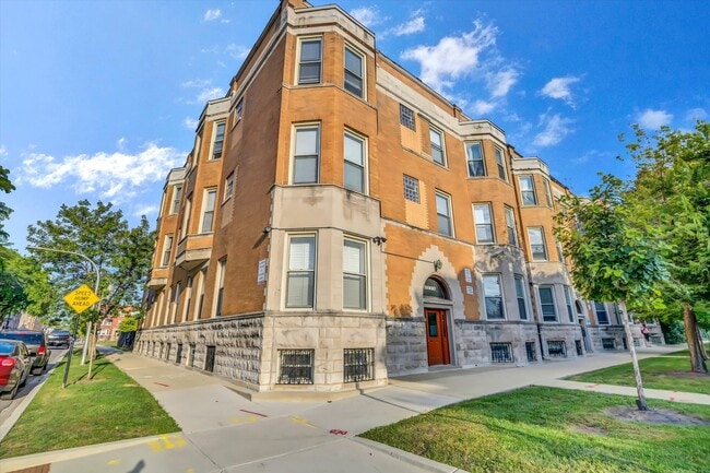 Photo - 4856 S Prairie Ave Unit 2