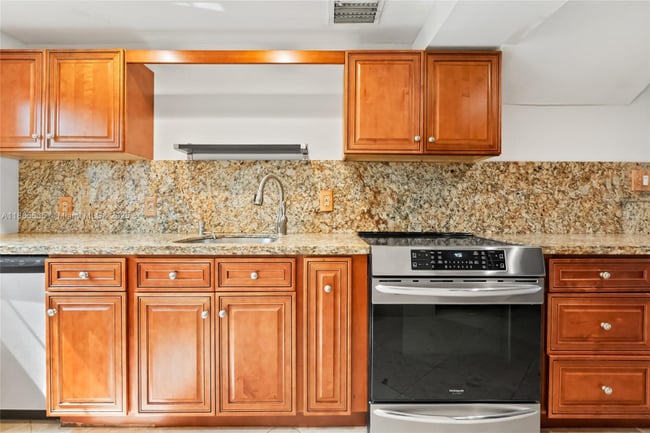 Photo - 2530 Okeechobee Ln