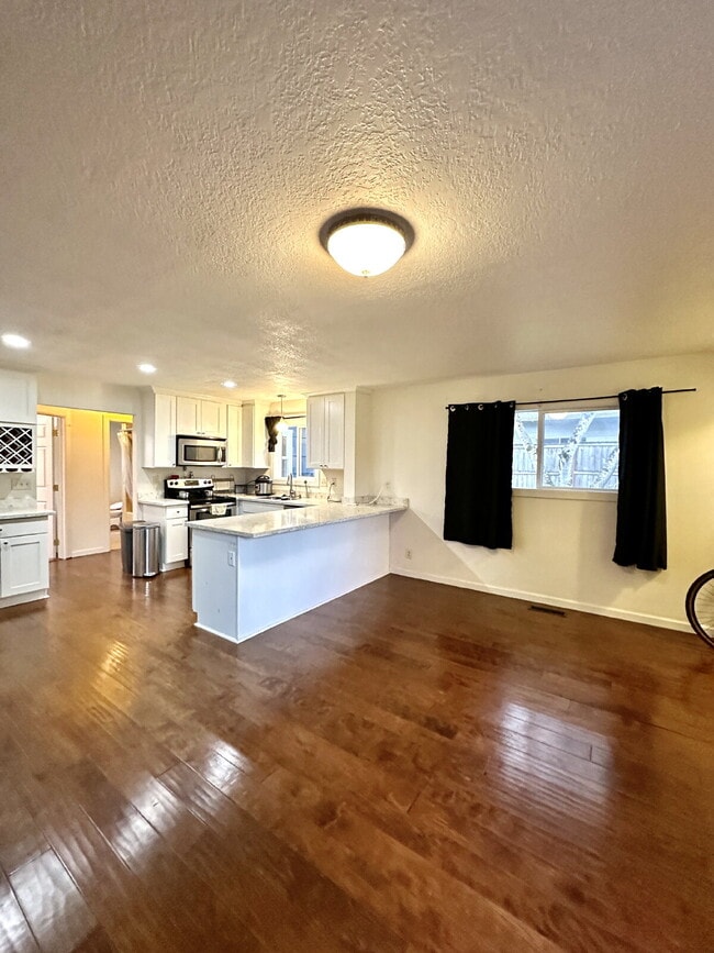 Photo - Portland Bungalow, Near Park, Easy Freeway Access