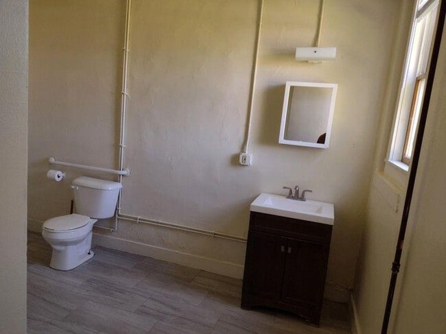 Photo - 120 Brown St