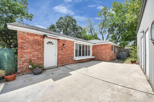Photo - 3400 Surrey Ln