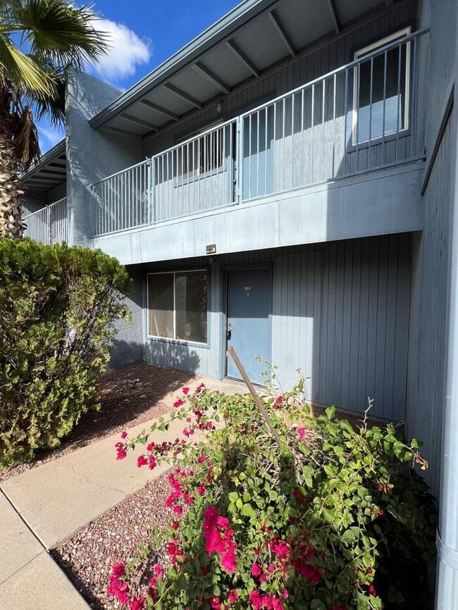 Building Photo - For Rent Rental