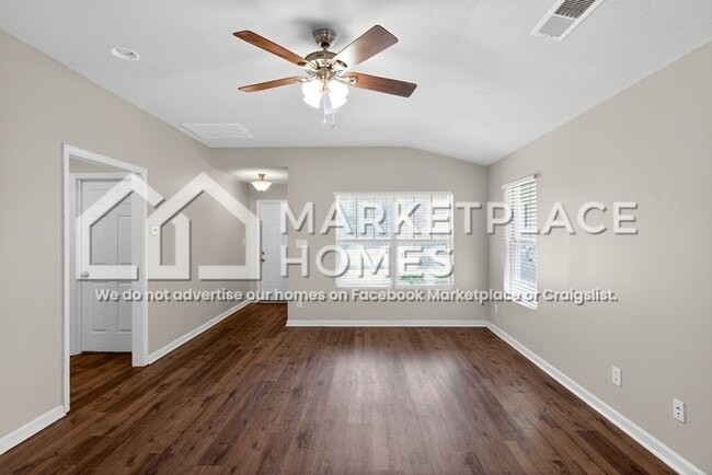 Photo - 203 Sedgewick Dr