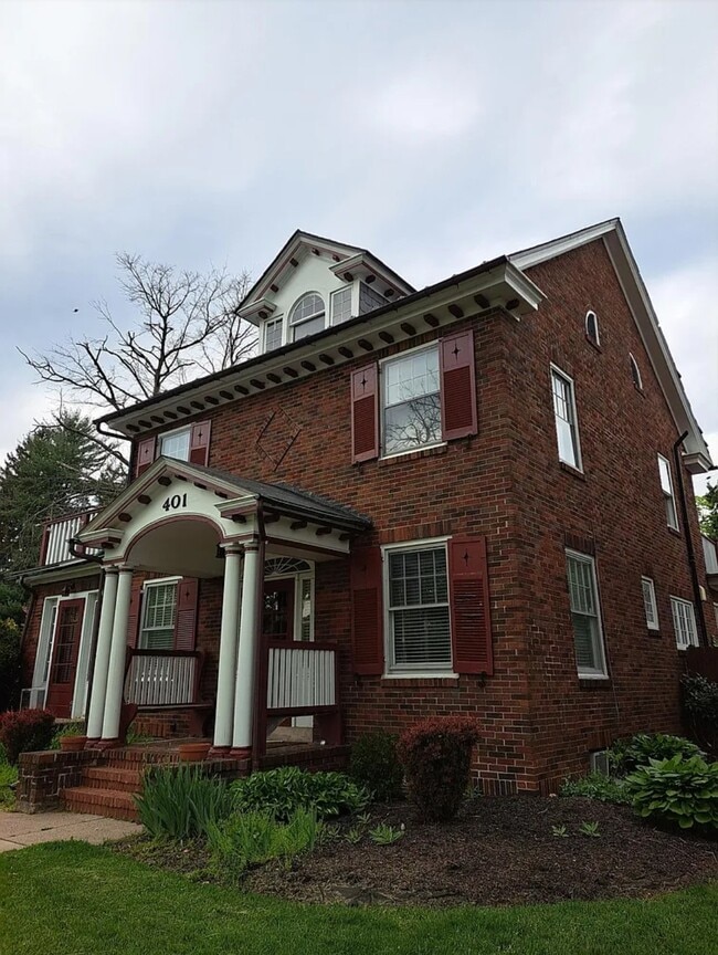 Building Photo - 401 E Lancaster Ave Rental