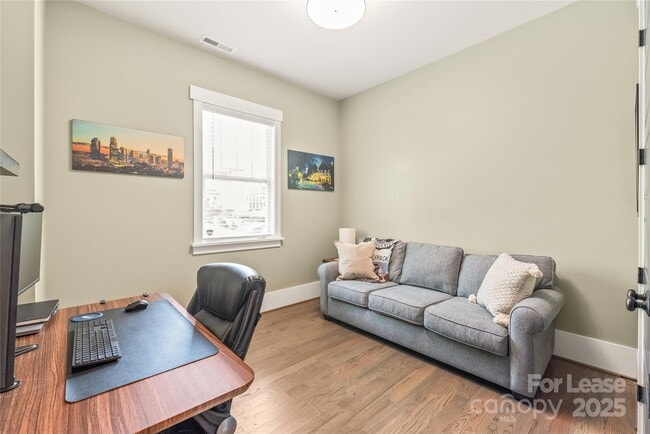 Photo - 5210 Kelly St