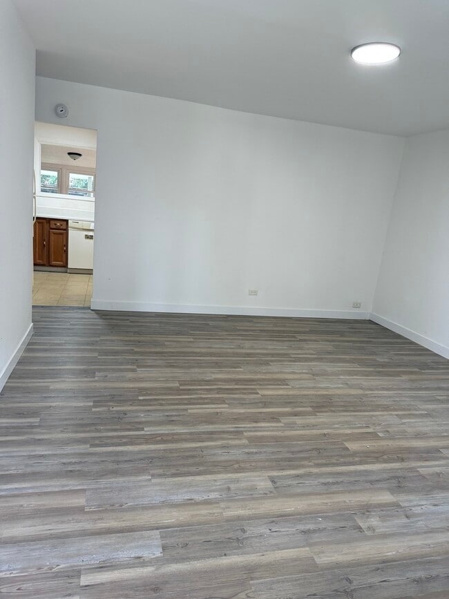 Photo - 533 Redwood Rd