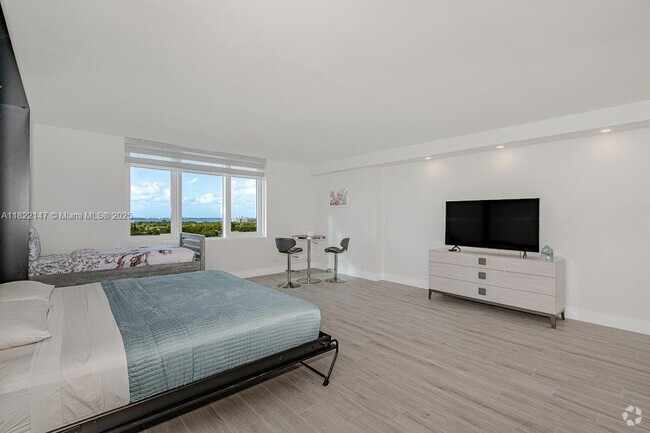 Building Photo - 2301 Collins Ave Unit 1531 Rental