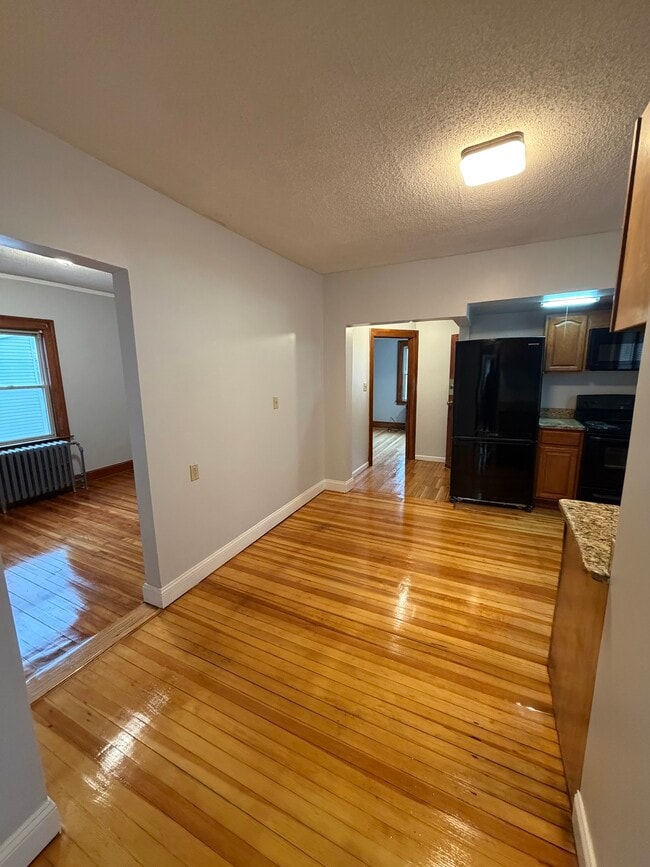 Building Photo - 23 Harbison Ave Unit Spacious 4 bed room 1 bath  2