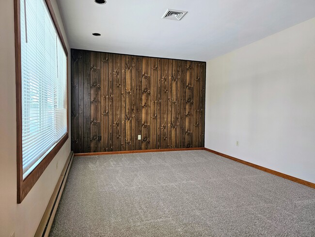 Photo - 1007 Lilac Ln