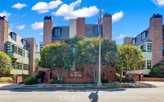 Building Photo - 2323 S Beverly Glen Blvd