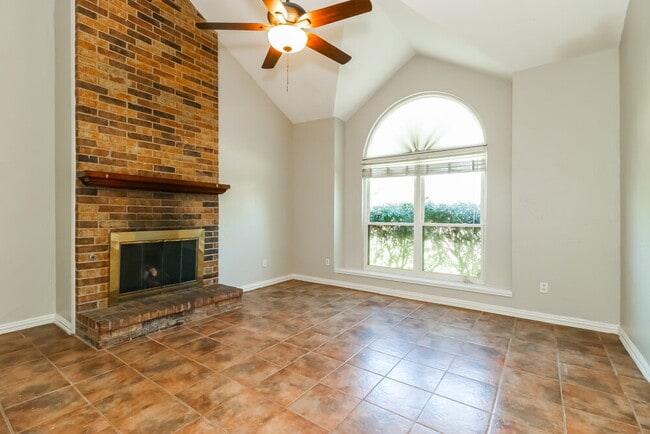 Photo - 2907 Stinwick Ln