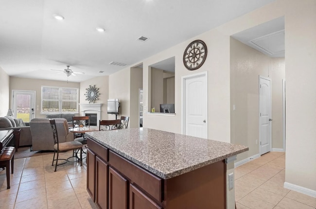 Photo - 1608 Torre St